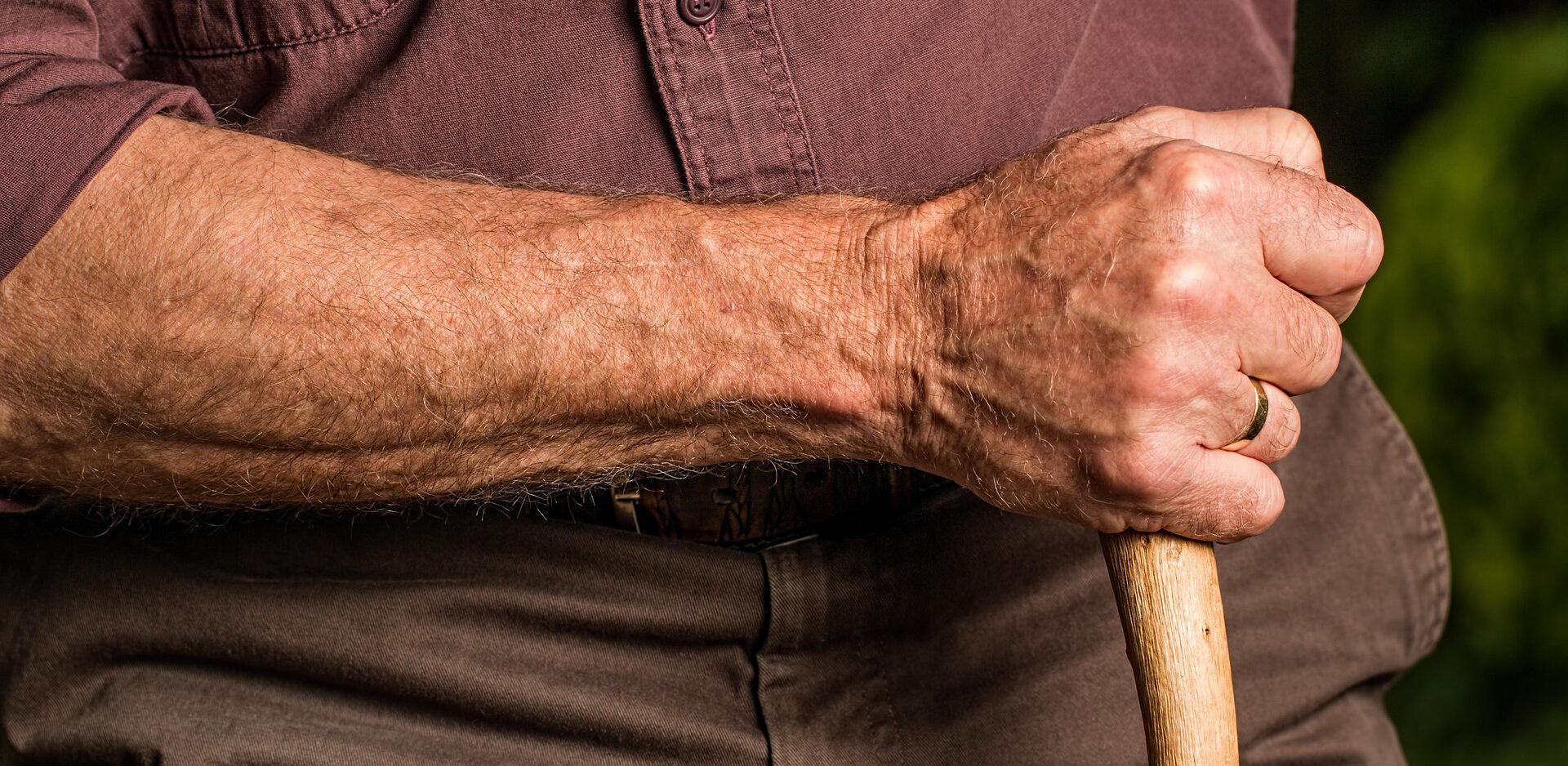 Lutter contre l’arthrose par la souplesse : guide pratique et naturel
